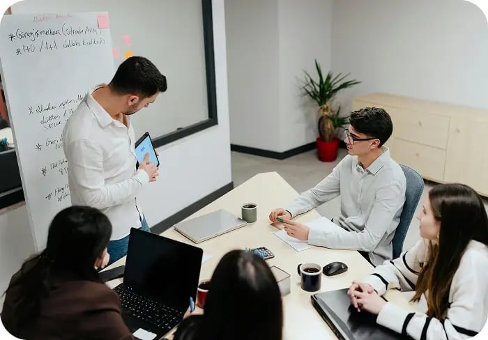 Marketing_team_mobile